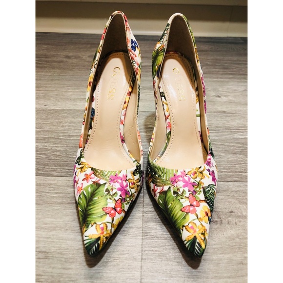 Guess Carrie2 Floral Butterfly Fabric Pumps - Picture 2 of 8